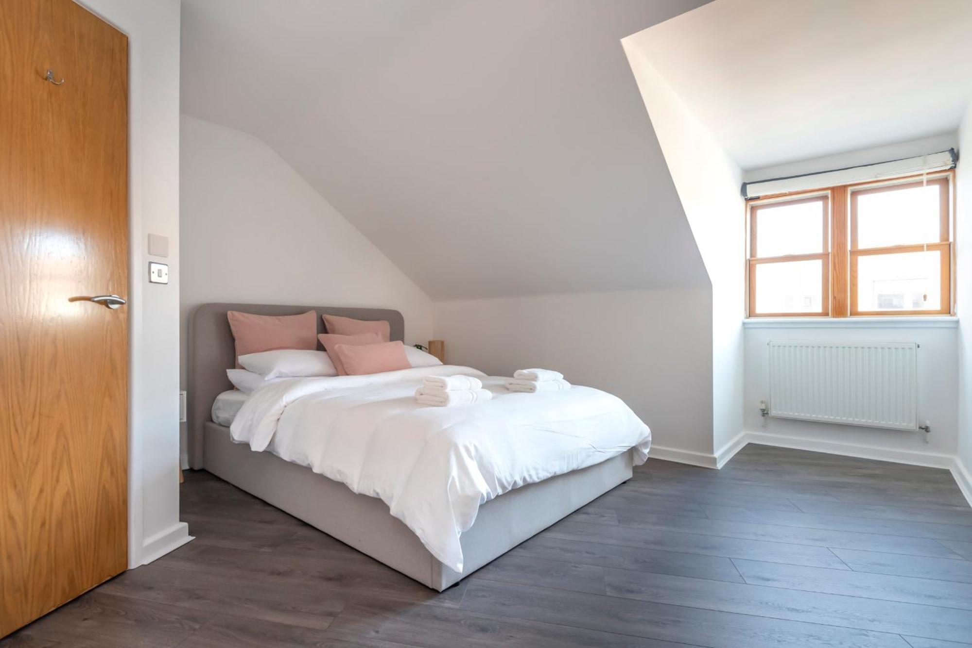לונדון The Loft - Spacious Luxury 2 Bed 2 Bath With Free Secure Parking And Tube Close By מראה חיצוני תמונה